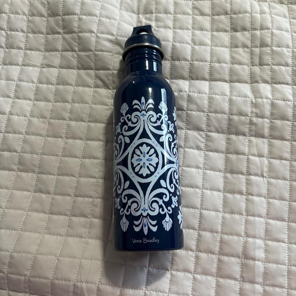 Blue and white patterned screw